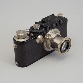 A early 1930s black body Leica no 123864 with a chrome Hektor 1:2,5 F=5 cm lens. With table stand.