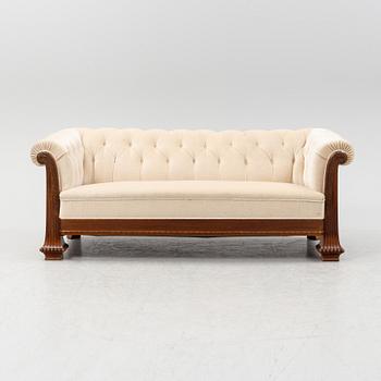 Soffa, inköpt på Herman Nilssons möbelaffär i Göteborg år 1918.