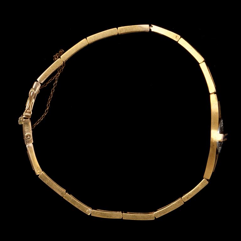 ARMBAND, 18k rödguld besatt med diamanter och safirer. Vikt 11 g.