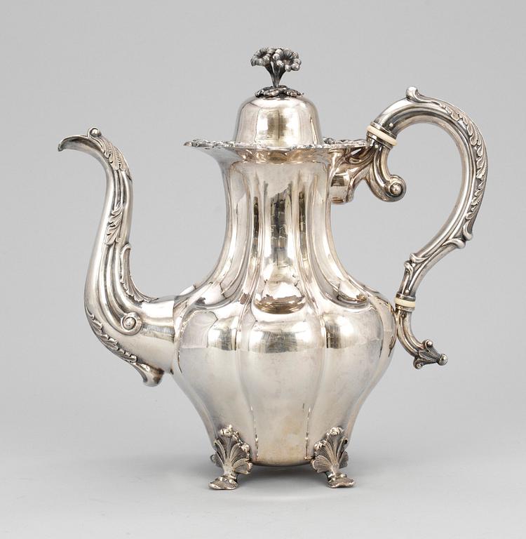 KAFFEKANNA, silver. Lars Larsson, Göteborg 1860. Nyrokoko.