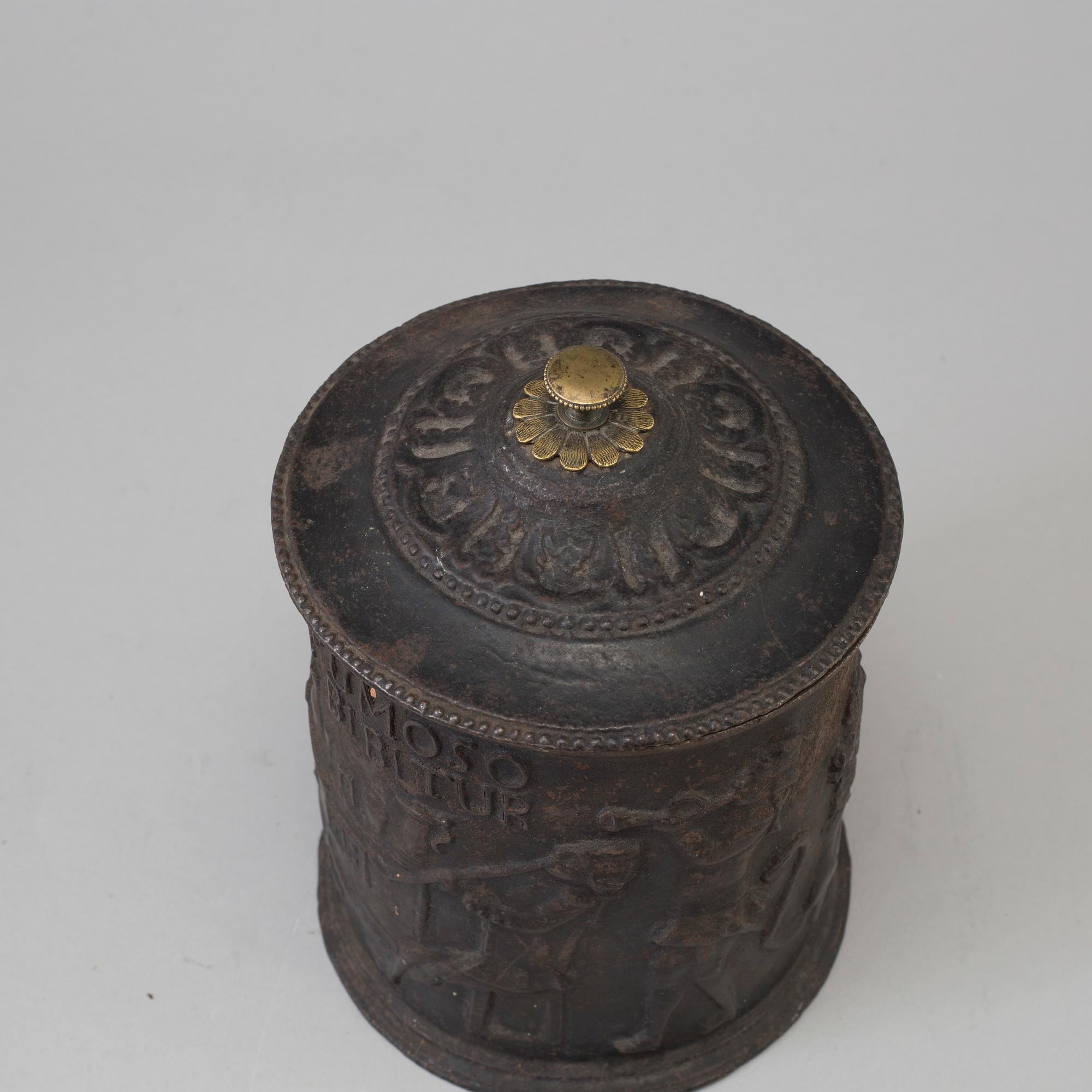 TOBAKSBURK, gjutjärn, Hellefors bruk, daterad 1791.