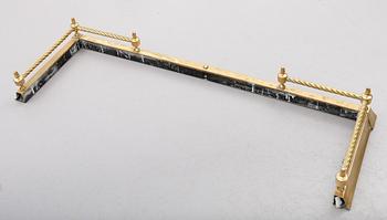 BRASSKYDD, mässing och järn, 1900-talets första hälft.