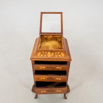 Display cabinet/bureau in Rococo style, first half of the 20th century.