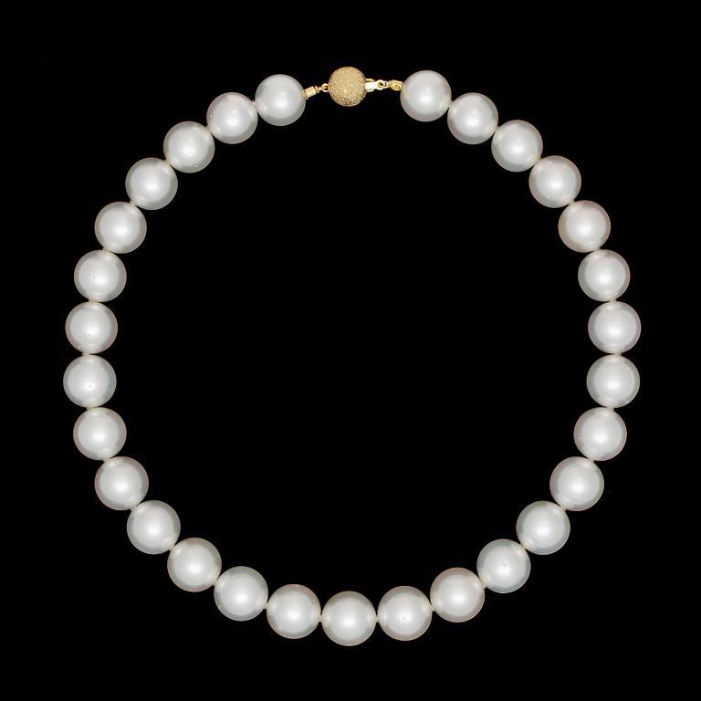 NECKLACE, cultured South sea pearls, 15-14,2 mm.