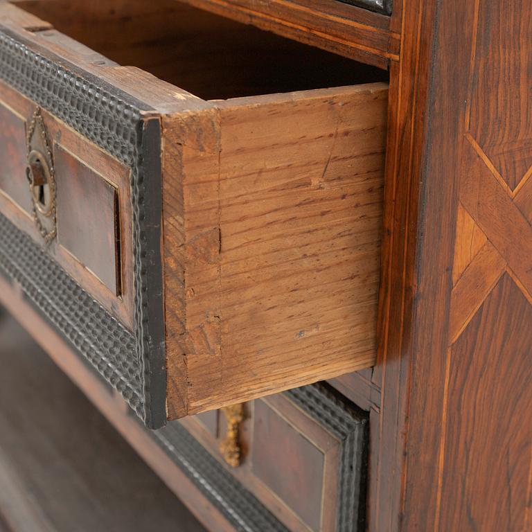 Kabinettskåp, barock, troligen Flandern, omkring år 1700.