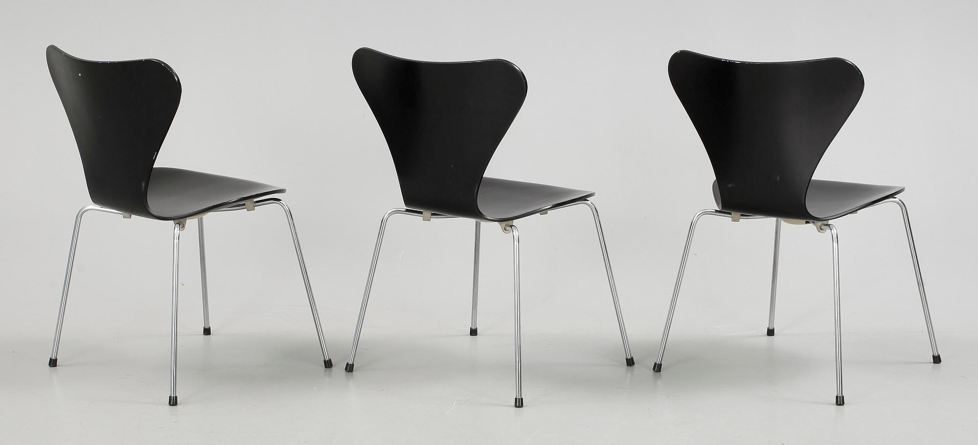 STOLAR, 3 st, "Sjuan" Arne Jacobsen för Fritz Hansen, Danmark.