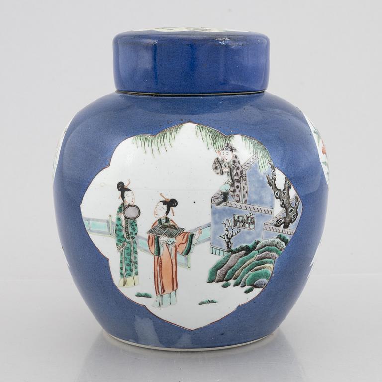 A porcelain pot with cover, China, early 20th century.
