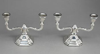 KANDELABRAR, ett par, silver. svenska importstämplar. 1900-talets första hälft.