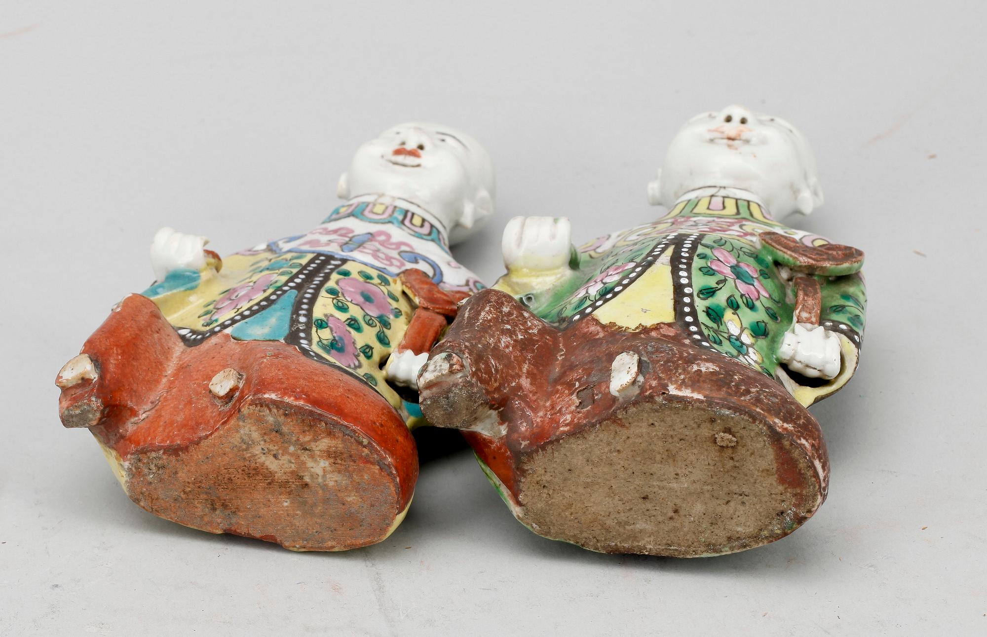 FIGURINER, ett par, porslin. Qing dynastin, 1800-tal.