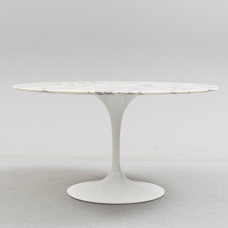 A "Tulip" table by Eero Saarinen, Knoll International.