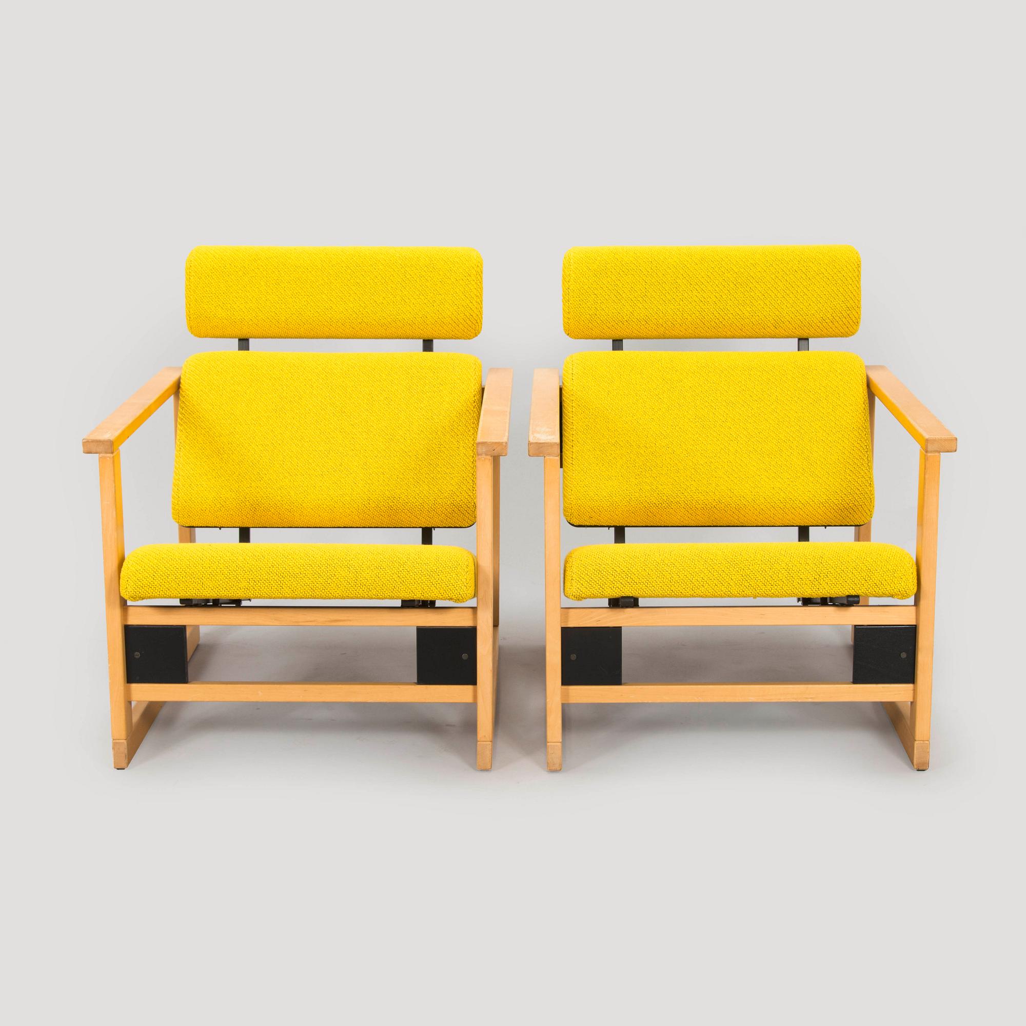 Yrjö Kukkapuro, nojatuoleja, pari, "Alnus" 1990-luku.