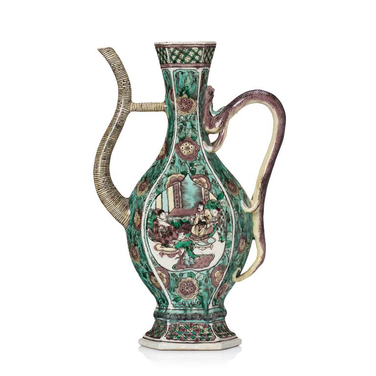 A famille verte ewer, Qing dynasty, Kangxi (1662-1722).