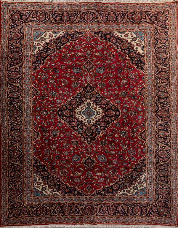 An old Isfahan carpet ca 402 x 296 cm.