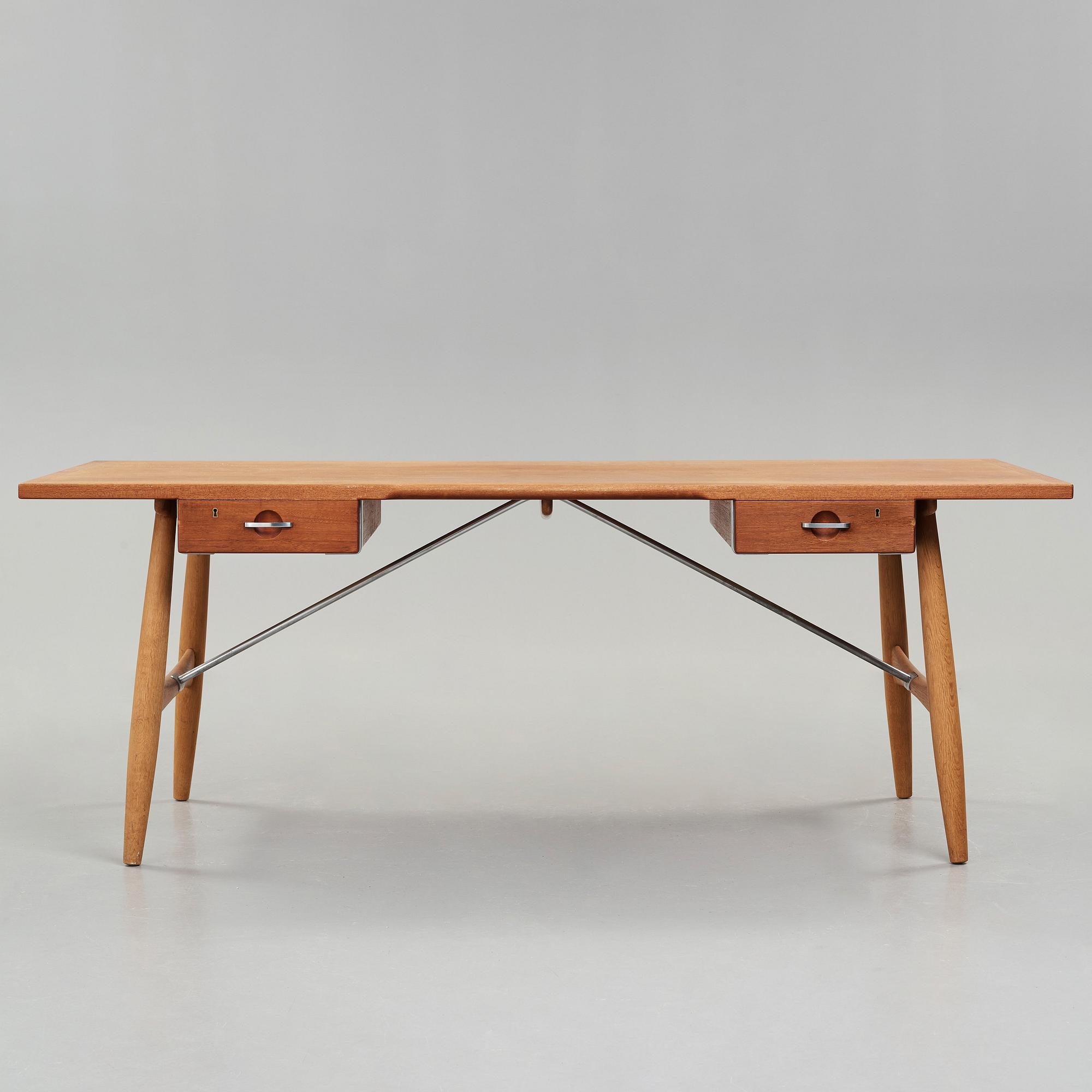 Hans J. Wegner, skrivbord, teak och ek med stålstag, "JH 571", Johannes Hansen, Danmark 1950-60-tal.