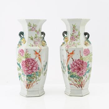 Porcelain urns, a pair, China, late 19th century.