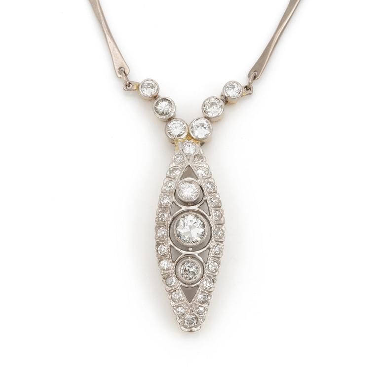 An old- and single-cut diamond necklace, total carat weight circa 1,30 cts.