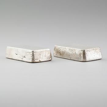 SILVERTACKOR, 2 st, finsilver, Malmö Ädelmetall AB, 2000 gram.