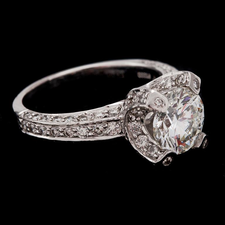 A brilliant cut diamond ring, 2.01 cts. Cert. EGL.