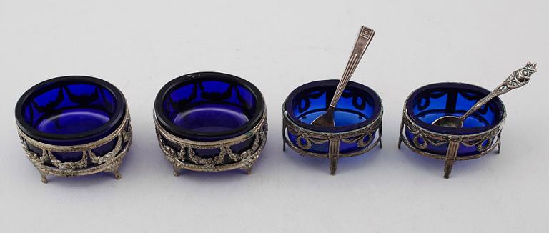 SALTKAR, 1 par silver samt SALTKAR, 1 par, nysilver, 1900-talets första hälft.