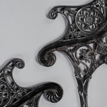 SOFFGAVLAR, ett par, gjutjärn, 1900-talets fjärde kvartal.