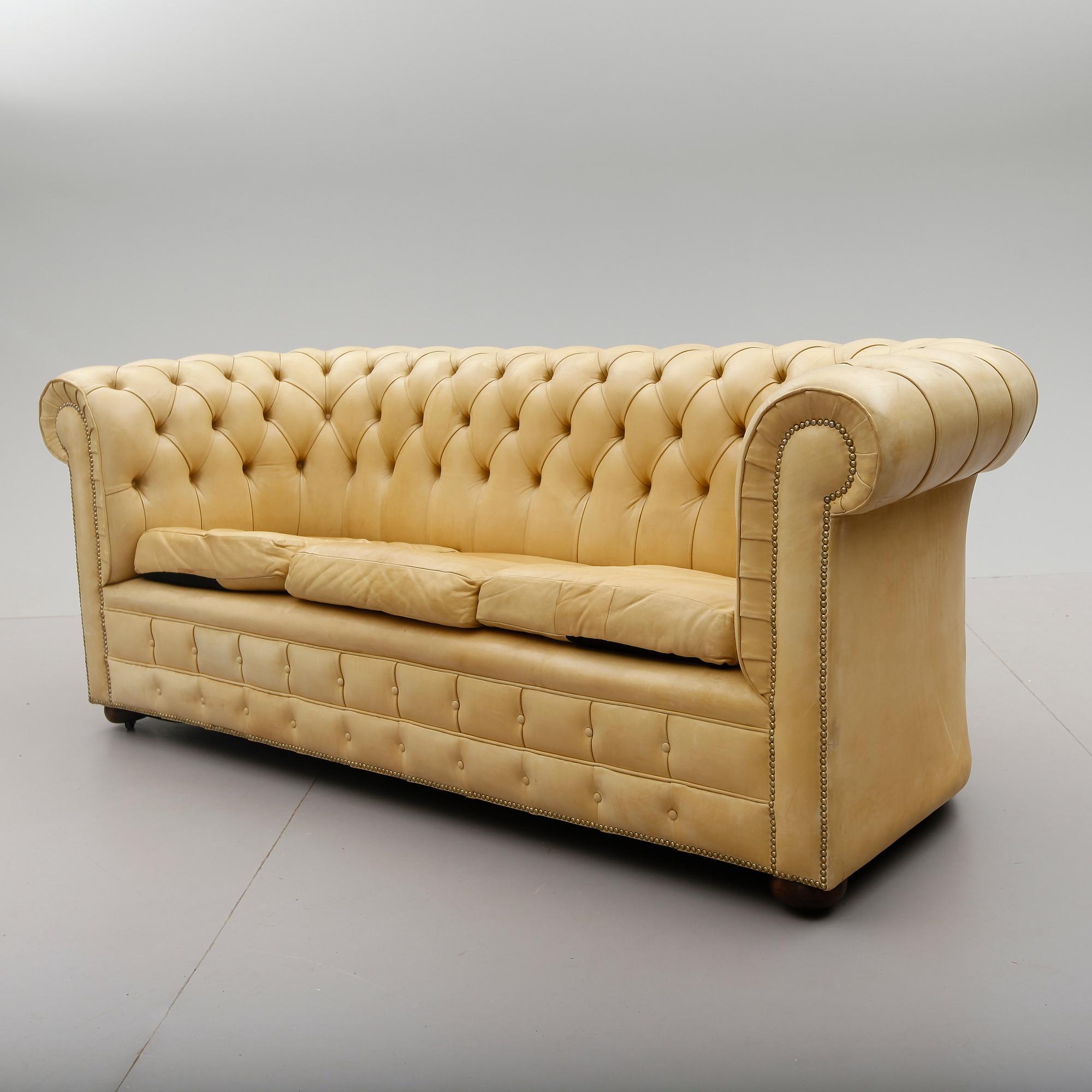 SOFFA, Chesterfield, sent 1900-tal.
