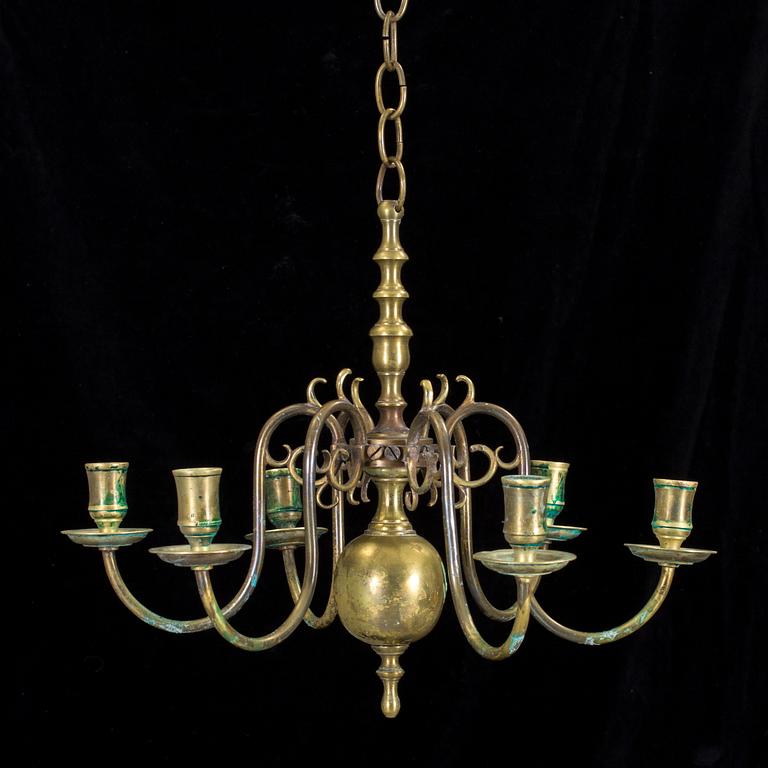 LJUSKRONA, så kallad Malmkrona, mässing, 1900-tal. Höjd 36 cm.