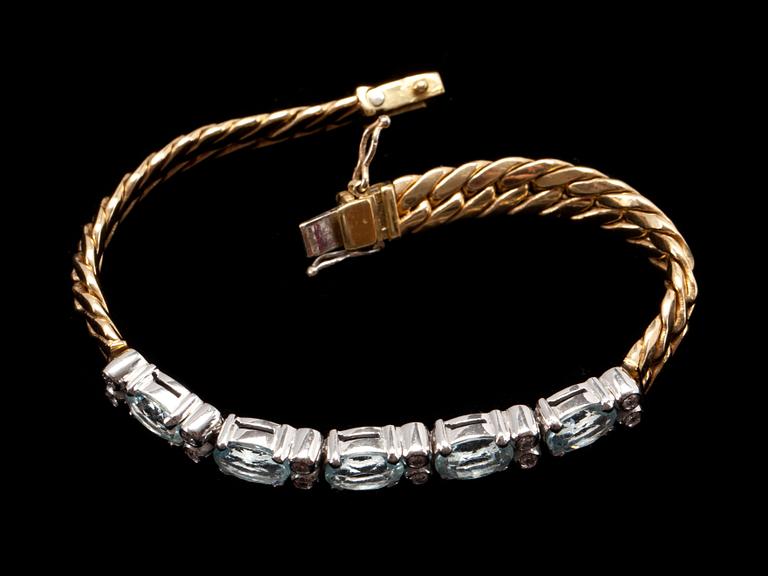 ARMBAND, 18k guld och vitguld besatt med diamanter och akvamariner, Fabio Giorgio.