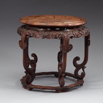 PALL, hardwood. Qingdynastin (1644-1912).