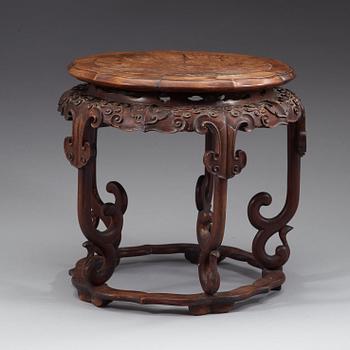 A hardwood garden seat/stand, Qing dynasty (1644-1912).