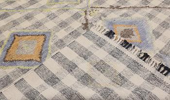 A kilim carpet with relief, 361 x 273 cm.