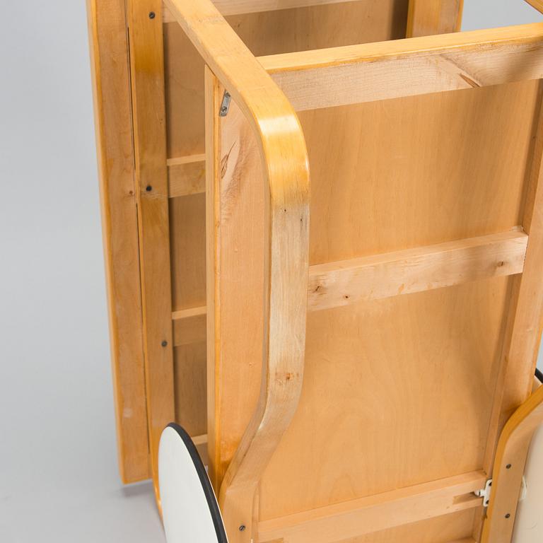 Alvar Aalto, serveringsvagn, modell 98, O.Y. Huonekalu- ja Rakennustyötehdas A.B. 1900-talets mitt.