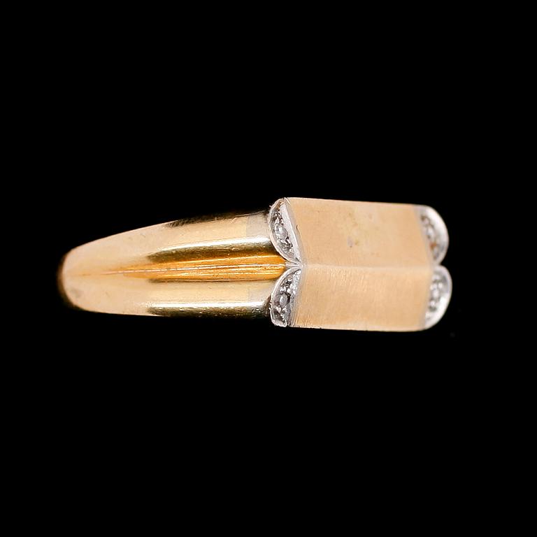 RING, 18 k guld och vitguld, med 4 briljantslipade diamanter. Total vikt 9 g.