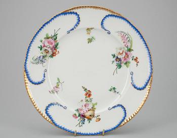 TALLRIK, porslin, Kejserliga Porslinsmanufakturen St Petersburg, Ryssland. Tsar Nikolaj I:s period (1825-1855).