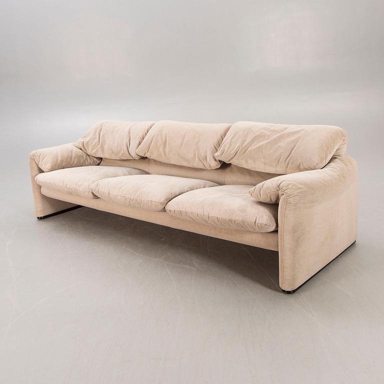 Vico Magistretti, sofa "Maralunga" for Cassina later part of the 20th century.