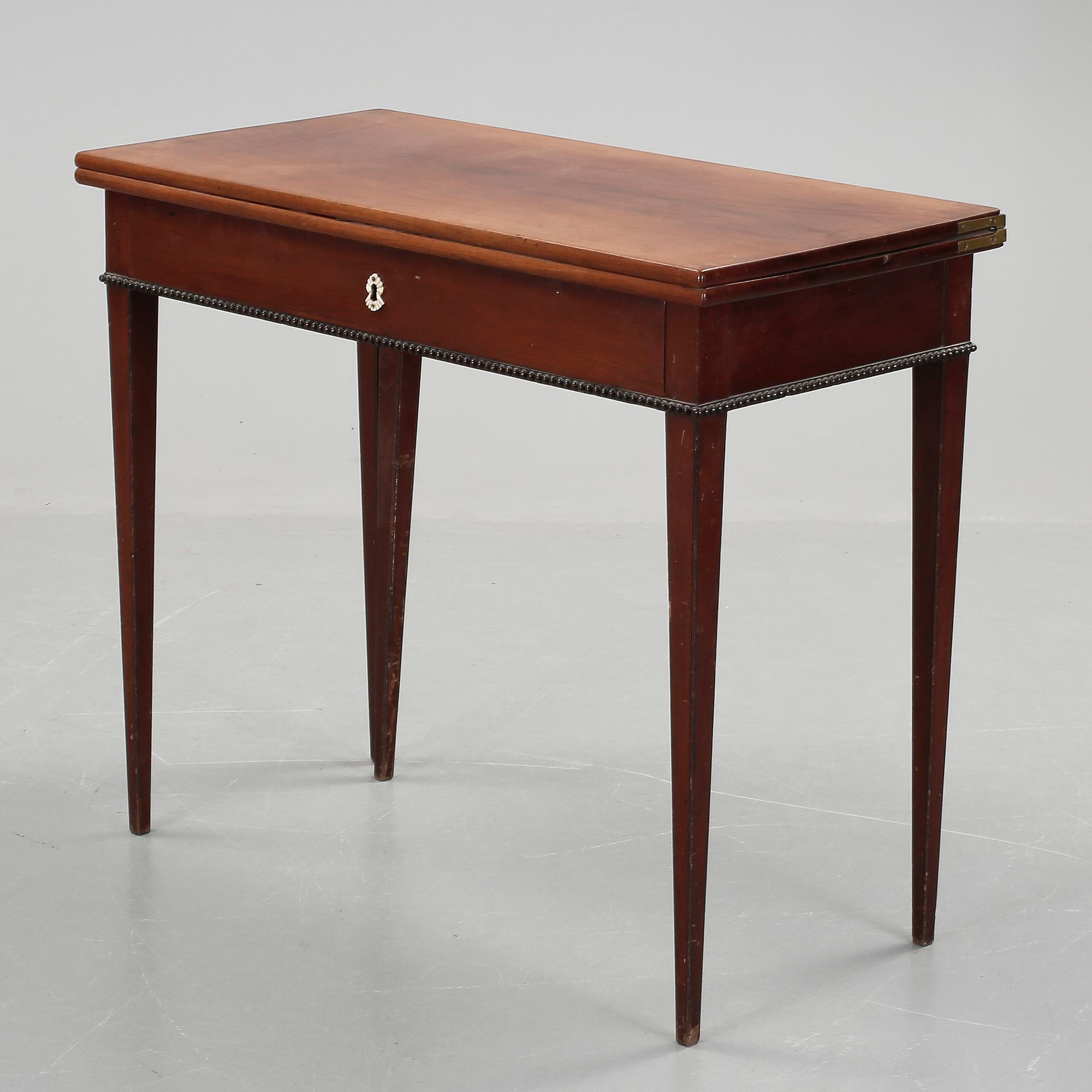 SPELBORD, sengustavianskt, 1810-20-tal.