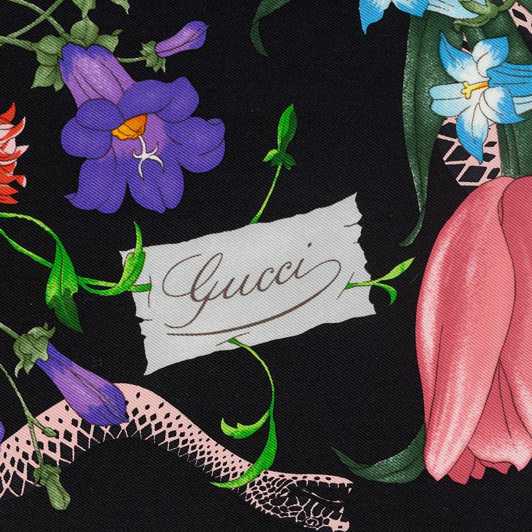 Gucci, scarf, "Flora".