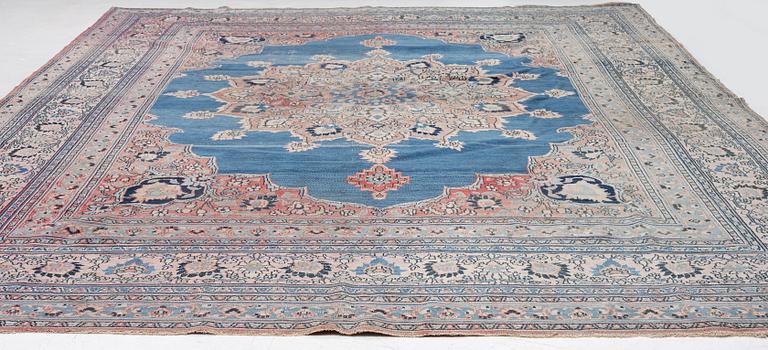 Matta, ca 440 x 335 cm.