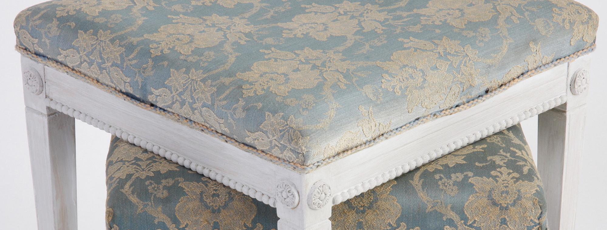 TABURETTER, ett par, gustaviansk stil.
