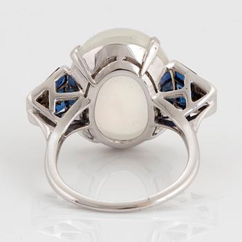 A ring set with a cabochon-cut moonstone ca 20.00 cts.