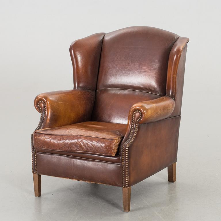 ÖRONLAPPSFÅTÖLJ, 1900-talets andra hälft.