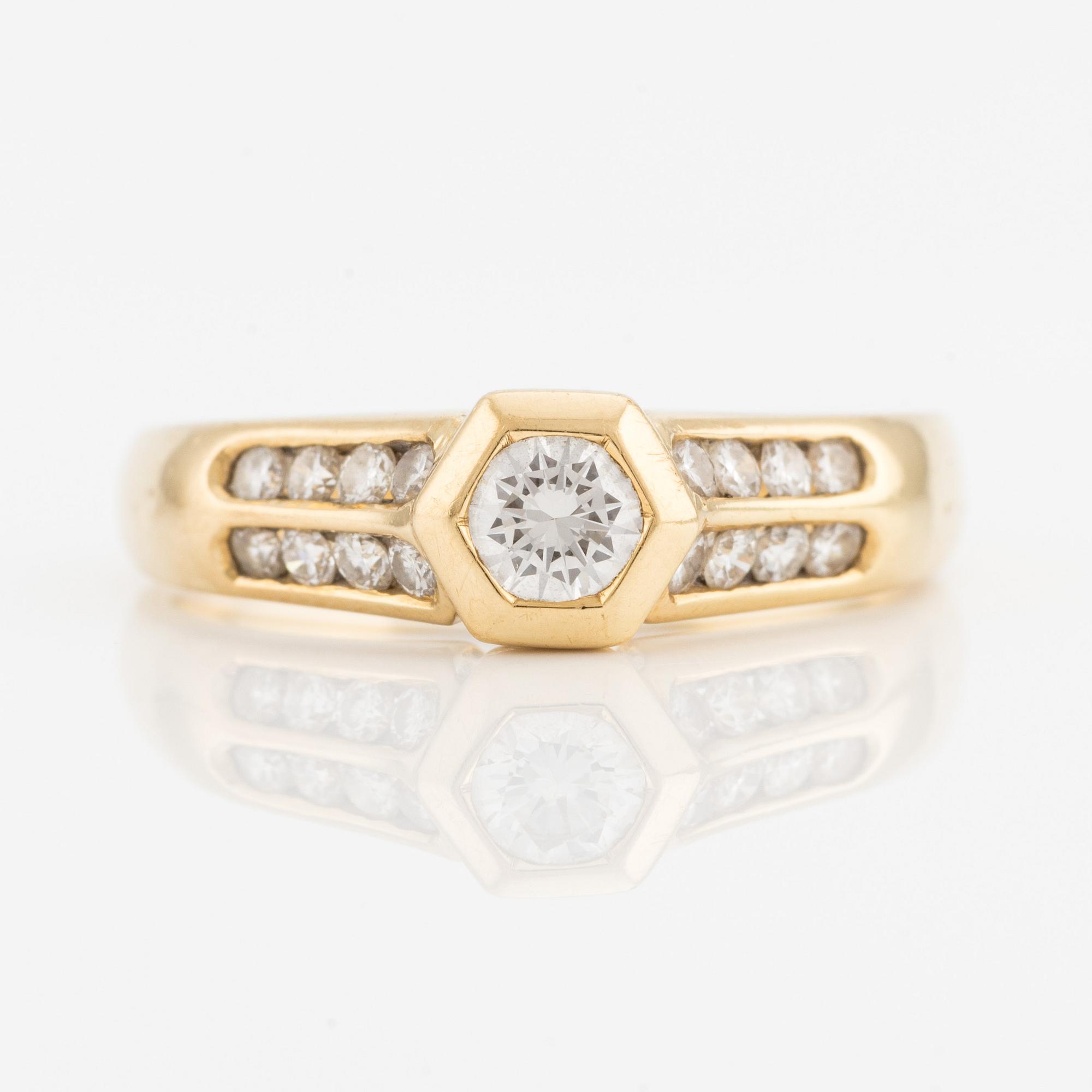 Ring, 18K guld med briljantslipade diamanter, Italien.