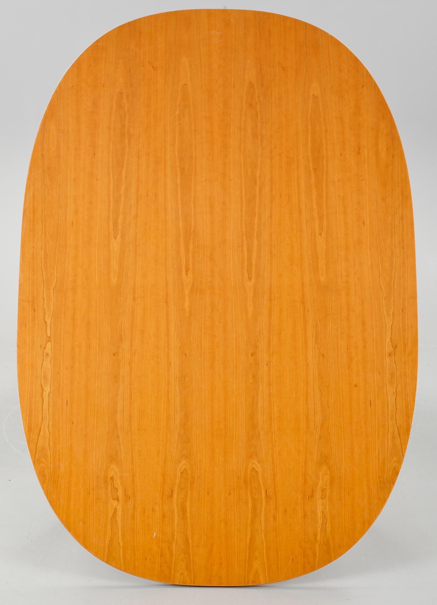 BORD, "Superellips", Bruno Mathsson och Piet Hein, för Fritz Hansen, 1900-talets slut.