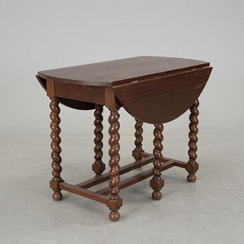 A first half of the 19th century gate leg table.