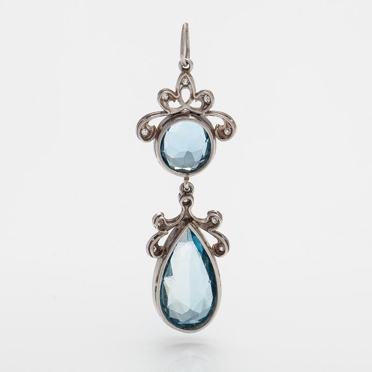 Riipus, platinaa, akvamariineja ja timantteja n. 0.10 ct yht.