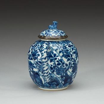 TEKANNA med LOCK, kompaniporslin, Kina. Qing dynastin, Kangxi (1662-1722).