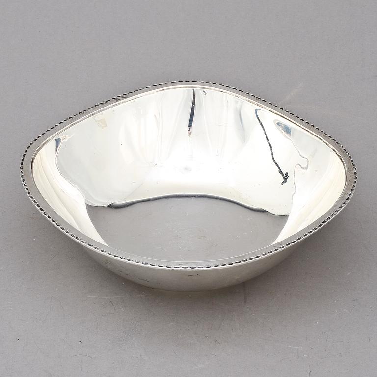 SKÅL, silver, W A BOLIN, Stockholm, 1950. Tot. v. 380 g.