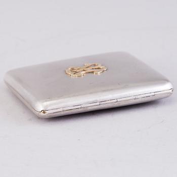 A parcel-gilt cigarette case, mark of PP, Helsinki. Around 1950.