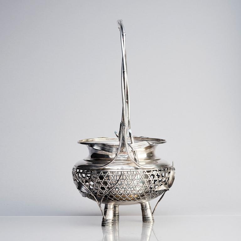 A Japanese silver basket, early 20th Century.