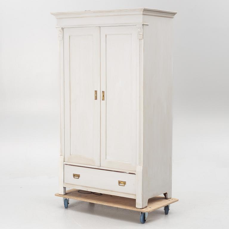 A cabinet, from around the year 1900.