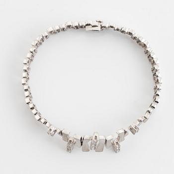 18K white gold and brilliant cut diamond bracelet.